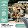 Zwei Personen auf hellgrauen, 7-fach verstellbaren Hochlehner-Gartenstühlen am Fluss. Ideal für Camping, Balkon, Terrasse.