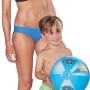 Happy People Paw Patrol Wasserball (Ø 29cm) mit Kind und Frau im Hintergrund.