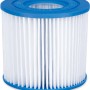 Filterkartusche Typ D für Summer Waves Pool-Pumpe, weiß mit blauem Rand.