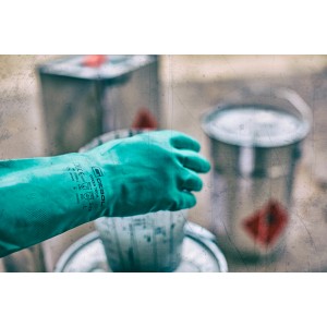 Grüner Gebol Green Tech Arbeitshandschuh, Größe L, zum Schutz bei Lack- und Farbarbeiten.