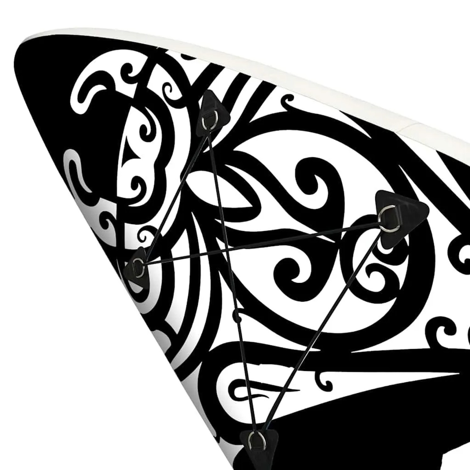 Detailansicht: Schwarzes, aufblasbares SUP-Board mit Muster und Gepäcknetz.