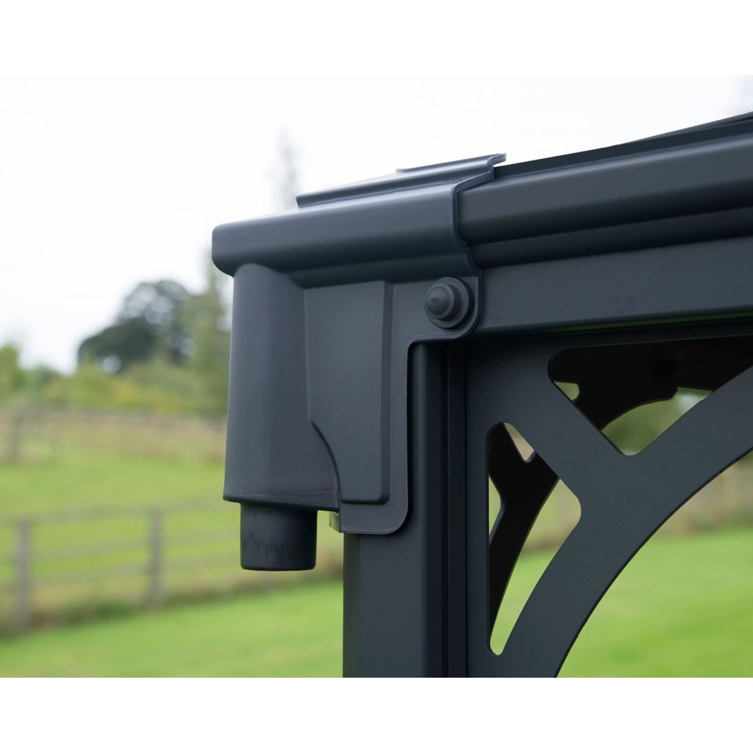 Detailaufnahme: Anthrazitfarbener Canopia Pavillon Palermo mit Regenrinne.