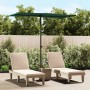 Grüner furnicato Balkonschirm 180x110 cm mit Aluminium-Mast, auf Terrasse mit Liegen.