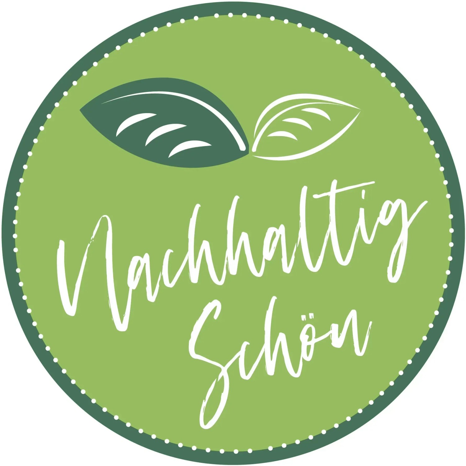 Kreisrundes Logo mit Blättern und dem Schriftzug „Nachhaltig Schön“ in Weiß auf grünem Grund.