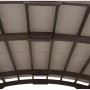 Detailansicht der grauen Sunjoy Pergola Dajti aus Zedernholz, Fokus auf das Dach.