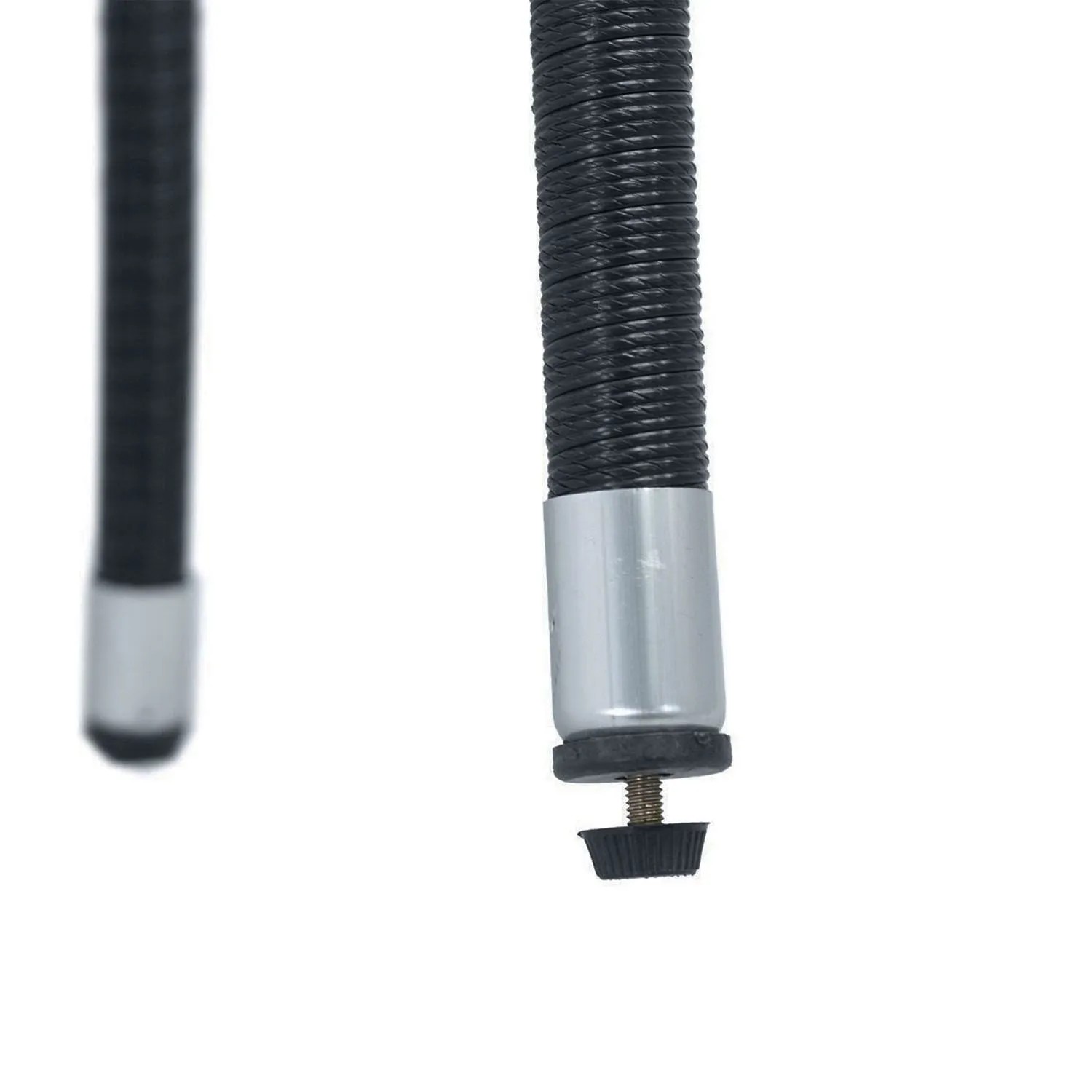 Detailaufnahme: Verstellbare Füße der schwarzen Polyrattan Gartenstühle (2er Set) von Juskys.