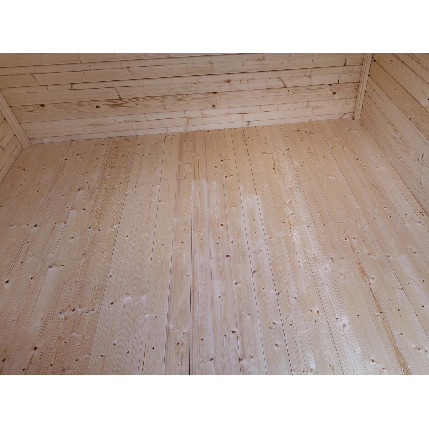 Innenansicht Gartenhaus weka 122 Gr.1: Holzwände und -boden in Natur