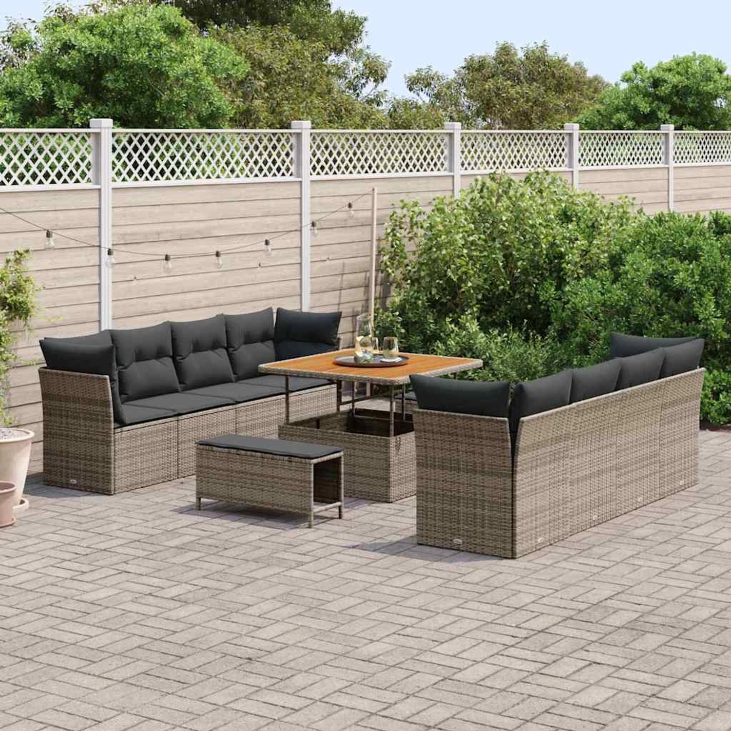 Graues 11-tlg. vidaXL Garten-Sofa-Set aus Poly Rattan mit Tisch und Hockern für den Garten.