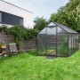 Schwarzes Vitavia Gewächshaus Venus 6200 HKP 6 mm im Garten.