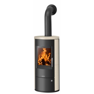 Justus Austin 7 Kaminofen in Creme-Kalkstein mit Flammen im Brennraum.