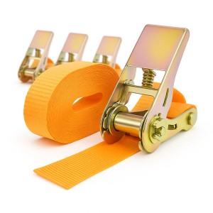 4 orangefarbene Spanngurte mit Ratsche, 4 m lang, für Ladungssicherung bis 800 kg.