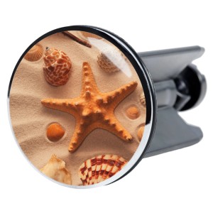 Sanilo Waschbeckenstöpsel Sanibel mit Seestern-Motiv und Muscheln auf Sand.