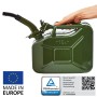 Olivgrüner 10L BW Metall Kraftstoffkanister mit Ausgießer, von Hand gehalten.