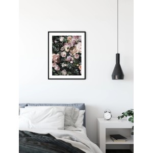 Komar Wandbild Charming Wild, 40x50 cm, mit floralem Rosen-Motiv im schwarzen Rahmen.