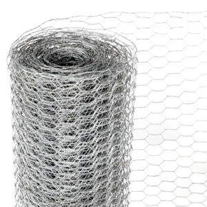 Aufgerollter, verzinkter Maschendrahtzaun mit Sechseckgeflecht von PROREGAL.