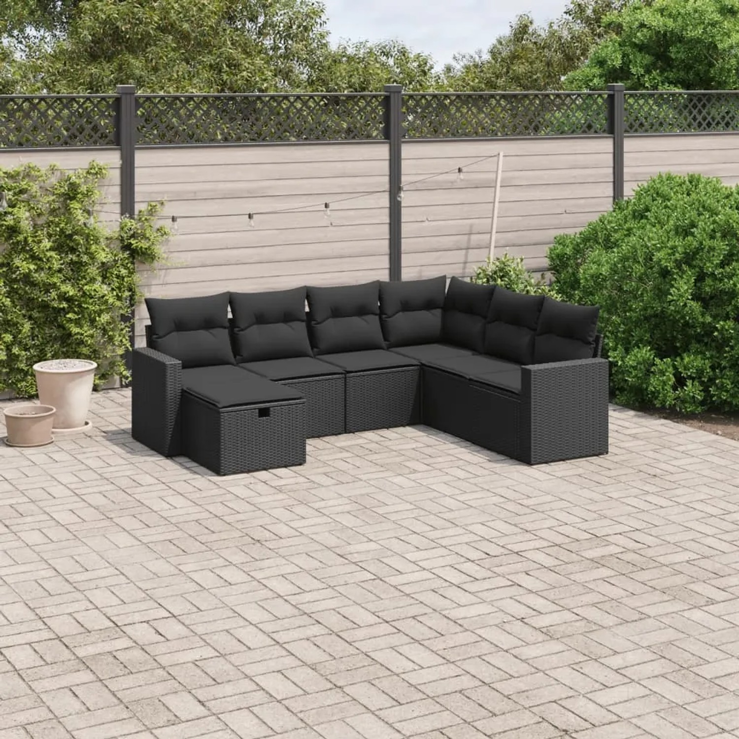 Schwarze 7-tlg. vidaXL Garten-Sofagarnitur aus Poly Rattan mit Kissen für Terrasse und Garten.