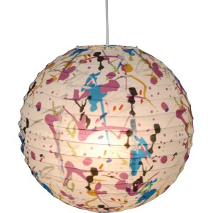 Näve Pendelleuchte Japanballon, Ø 40cm, mit bunten Farbklecksen auf weißem Papier.