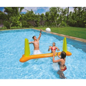 Intex Wasser-Volleyball Set im Pool mit spielenden Personen. Wasserspielzeug für Sommer-Spaß.