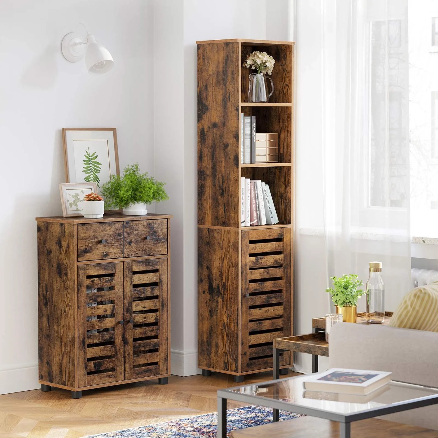 Vasagle Badezimmerschrank, braun, 30x40x167cm, mit offenen Fächern und verstellbaren Einlegeböden.