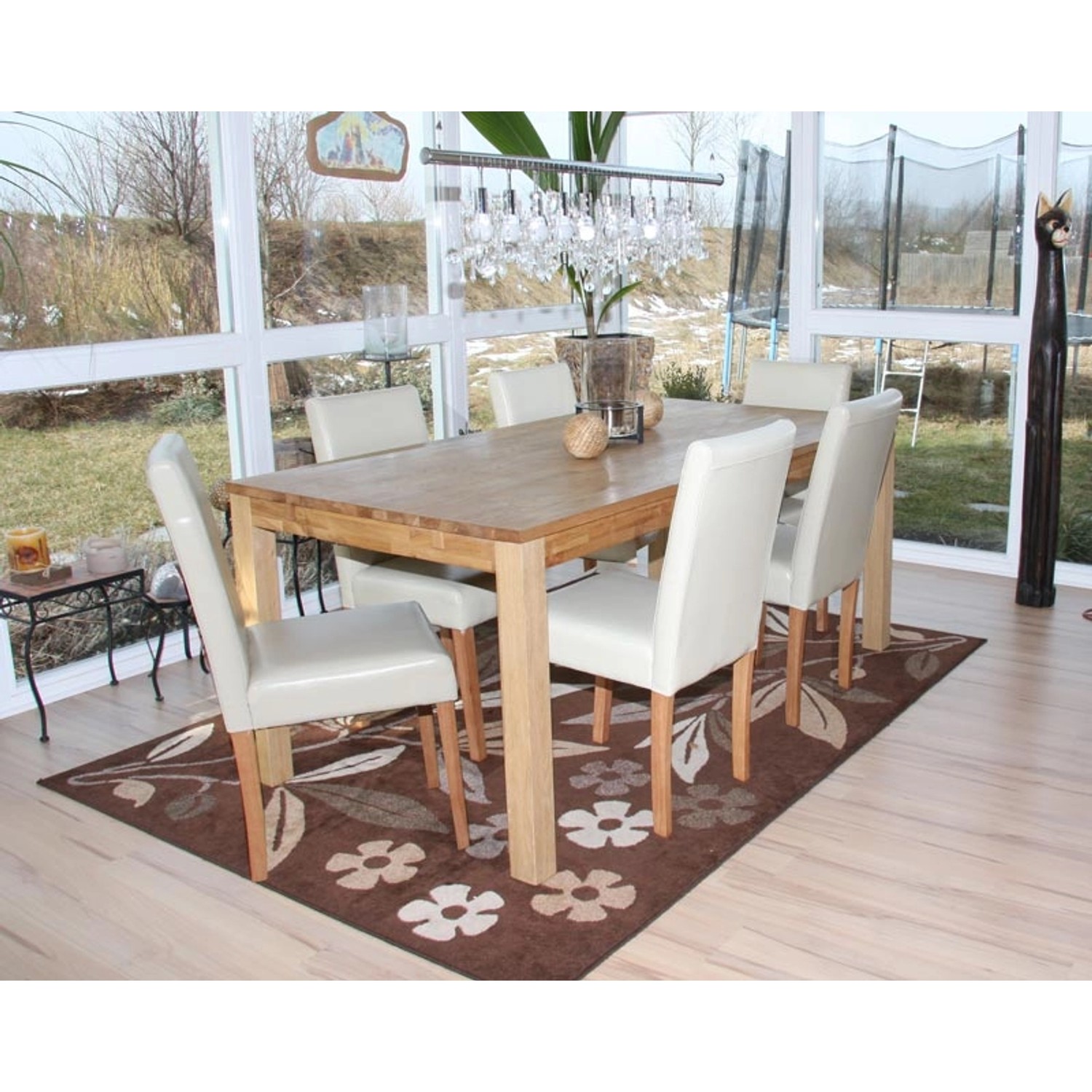 6er-Set MCW Esszimmerstühle Littau in Creme mit hellen Holzbeinen am Esstisch.