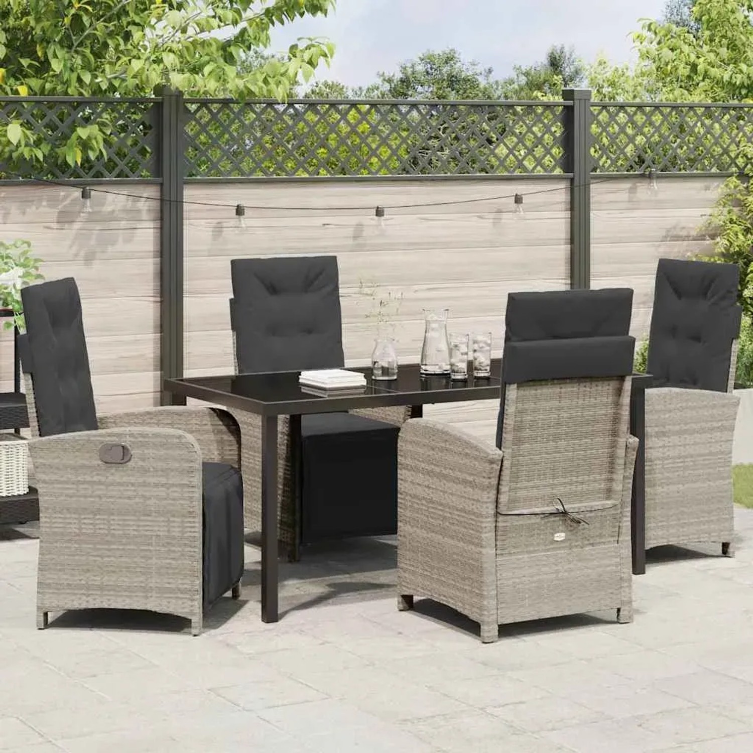 Hellgraue 5-tlg. vidaXL Garten Essgruppe aus Poly Rattan mit Tisch und Stühlen.