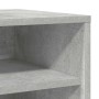 Nahaufnahme des vidaXL Schuhschranks in Betongrau aus Holzwerkstoff. Zeigt die strukturierte Oberfläche und offene Fächer.