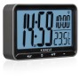 Kienzle Digital Wecker in Silber-Schwarz mit Anzeige von Uhrzeit und Innentemperatur.