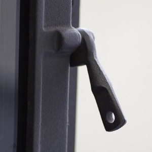 Detailaufnahme: Griff des Wamsler Werkstattofens WO 109-6, Stahl, für Werkstatt & Wohnraum.