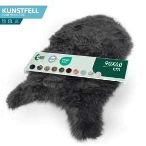 Flauschiges, graues KARAT Kunstfell Nelly Dekofell, 90x60 cm, mit Farbmusterkarte.