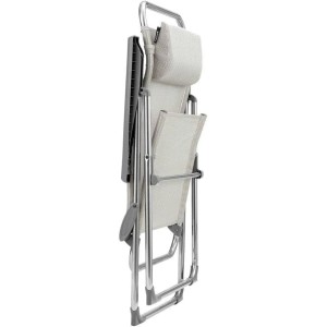 Lafuma ALU CHAM XL Klappstuhl, beige, zusammengeklappt. Kompakter Campingstuhl mit Aluminiumrahmen für unterwegs.