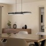 Smarte Eglo LED-Pendelleuchte Barbano-Z, grau-weiß, 83,8 cm breit, mit drei Leuchtelementen im Esszimmer.