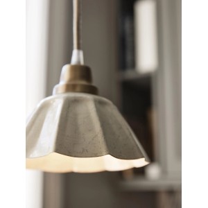 PR Home Emmi Pendelleuchte: Kleine, cremefarbene Hängelampe im Vintage-Stil mit Textilkabel.
