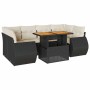 Schwarze 7-tlg. vidaXL Garten-Sofagarnitur mit Tisch und cremefarbenen Kissen aus Polyrattan.