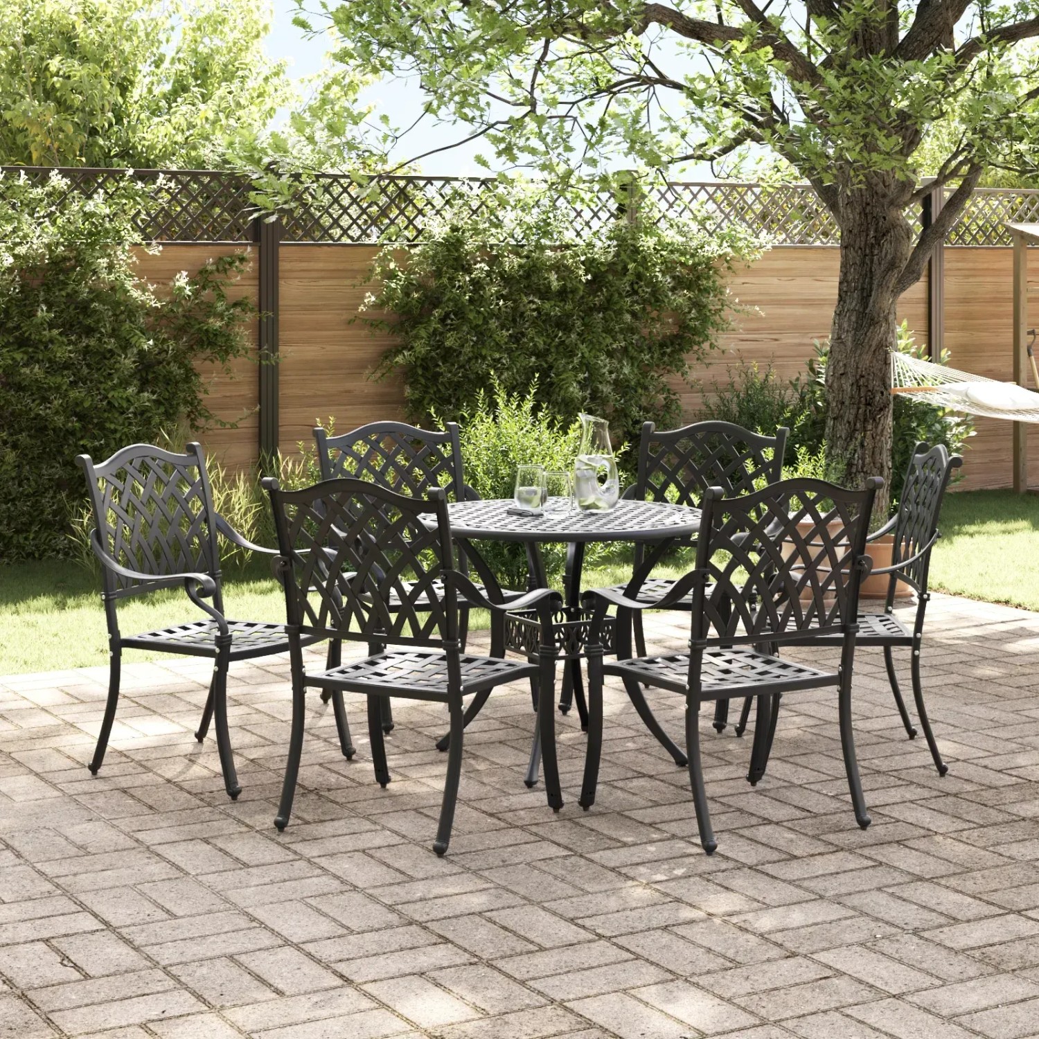 vidaXL 7-tlg. Garten-Essgruppe, schwarz, Aluminiumguss. Gartentisch mit 6 Stühlen im Garten.