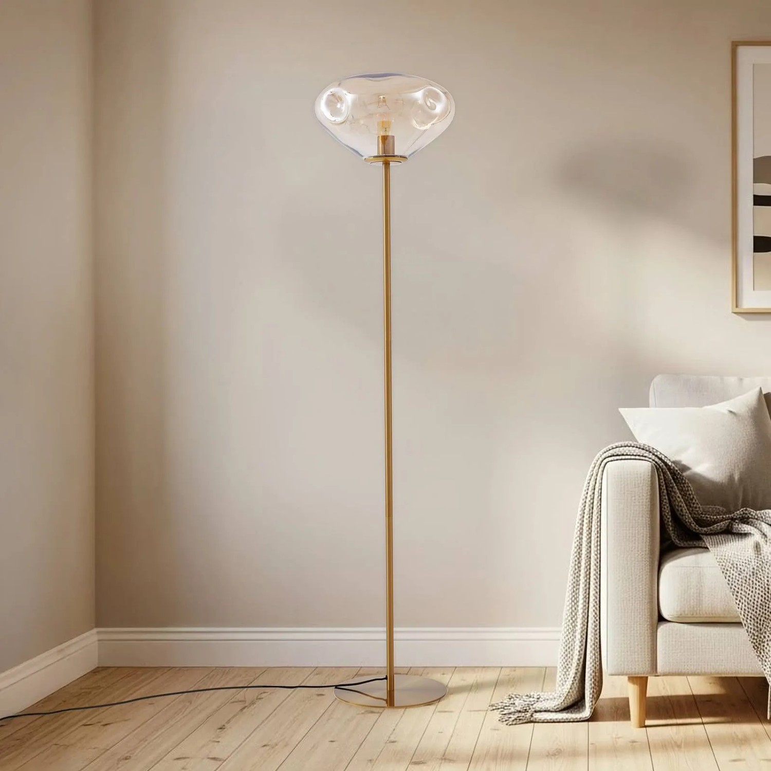 Moderne Lindby Stehlampe Lelia in Creme mit Glas-Schirm, 1-flammig, E27 für Wohnzimmer.
