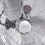 Detailaufnahme: TroniTechnik Bodenventilator Windmaschine, silberfarbenes Metallgitter.