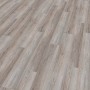 Verlegter Laminatboden Comfort Eiche Antik Grau 7 mm mit Holzstruktur.