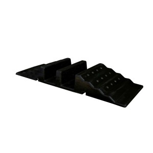 Schake Schlauch- und Kabelbrücke, schwarz, zum Schutz von Leitungen im Bau und auf Veranstaltungen.