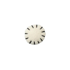 Hunter Katzenspielzeug Pfeffi, grau, 3 cm. Filzball mit schwarzen Akzenten für Intelligenzspiele.