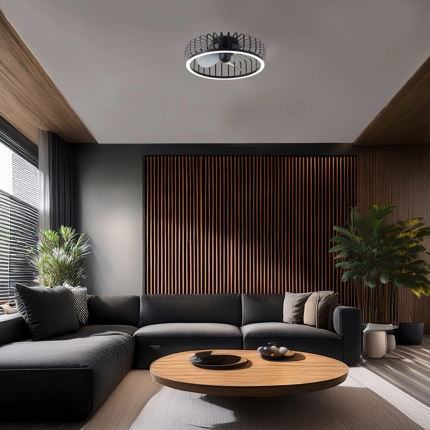 Schwarze LED-Deckenleuchte Capo mit Ventilator (Ø 48cm) im Wohnraum.