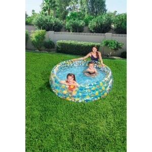 Bestway Planschbecken Tropical mit 3-Ring Design, genutzt von Kindern im Garten.