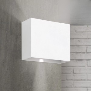 Weiße, moderne LED Außenwandleuchte, rechteckig, mit Up- und Downlight an grauer Wand. Für Garten & Terrasse.