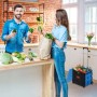 Blauer Relaxdays Einkaufstrolley mit Teleskopgriff, gefüllt mit Lebensmitteln, in Küche.