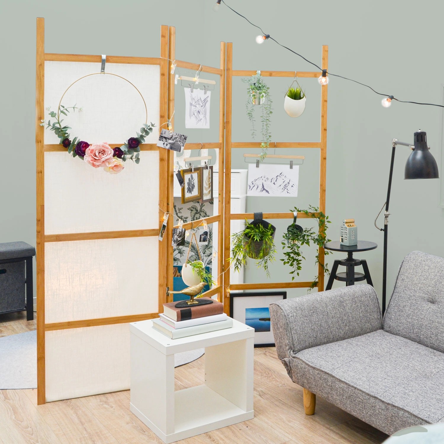 DuneDesign Raumteiler aus Holz, 180x180cm, zum individuellen Befüllen als Regal oder Sichtschutz.