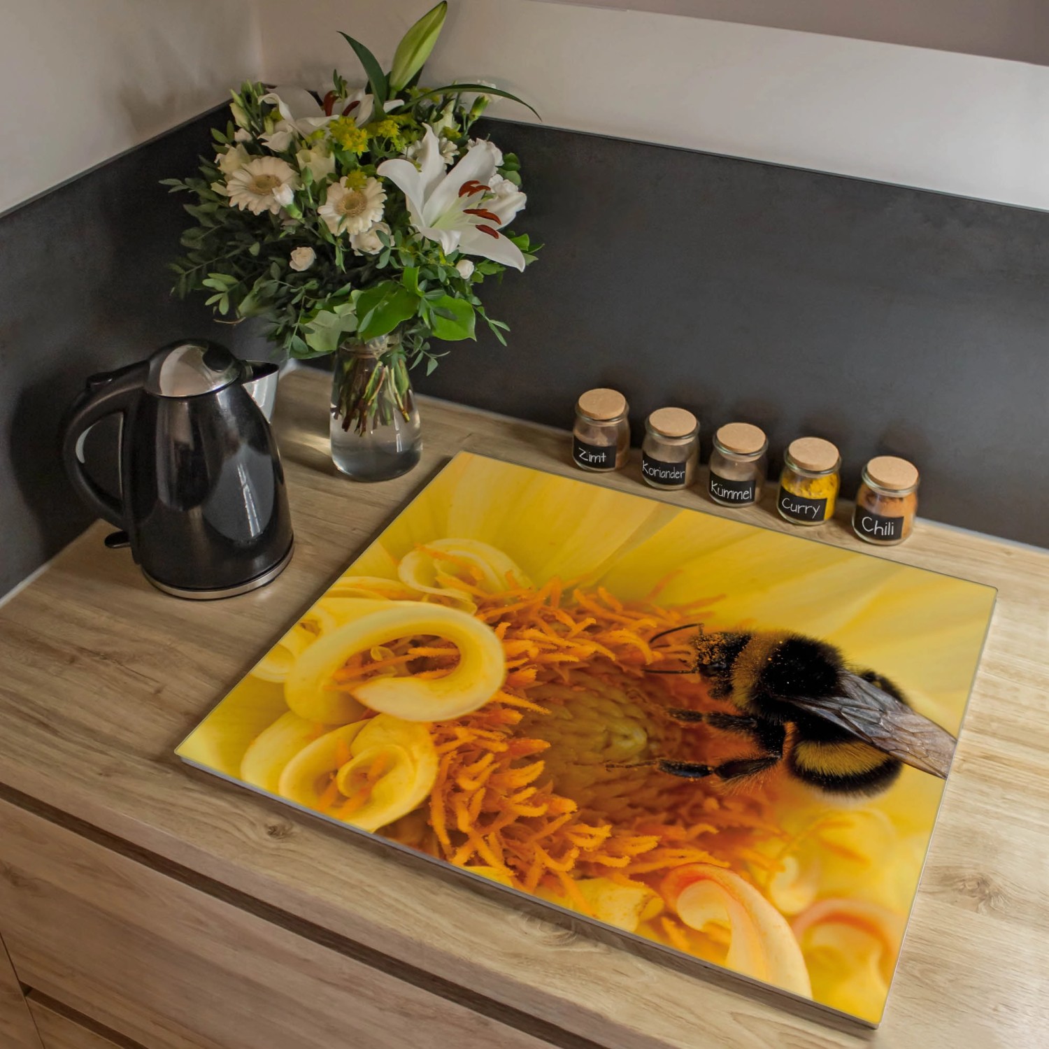 Banjado Herdabdeckplatte Glas mit Hummel-Motiv, auch als Schneidebrett nutzbar.