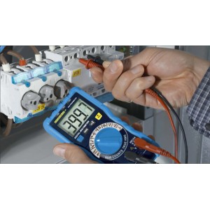 Pancontrol Digital-Multimeter in Anwendung: True RMS Messung an elektrischer Anlage.