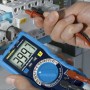 Pancontrol Digital-Multimeter in Anwendung: True RMS Messung an elektrischer Anlage.