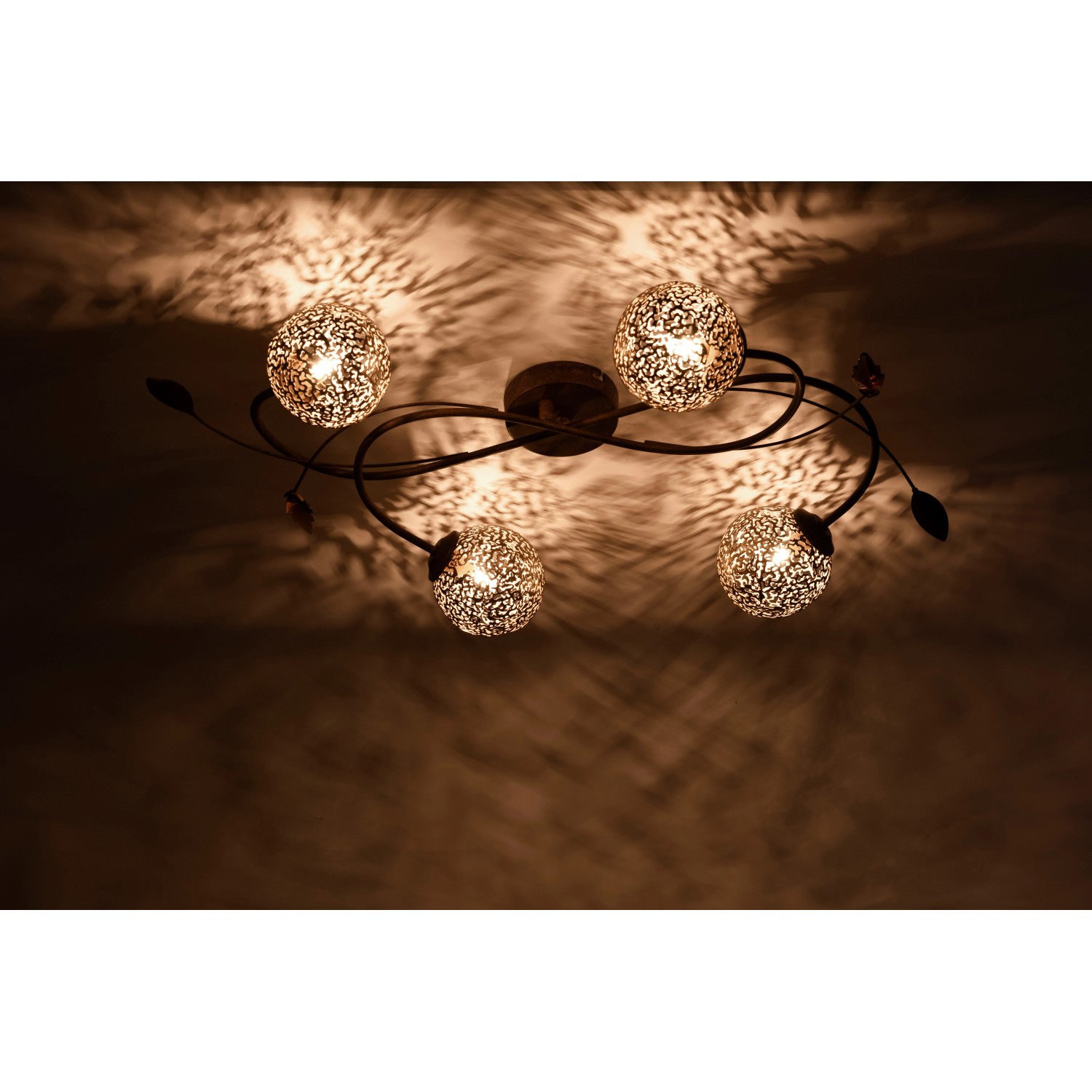 Paul Neuhaus Deckenleuchte Greta, 4-flammig, rostfarben mit goldenen Leuchtkugeln.