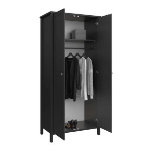 Offener, kaffeefarbener ebuy24 Tromsø Kleiderschrank mit zwei Türen und Kleidung.