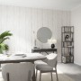 Moderne, glänzende Marburg Vliestapete in Betonoptik, Creme, im Wohnraum.